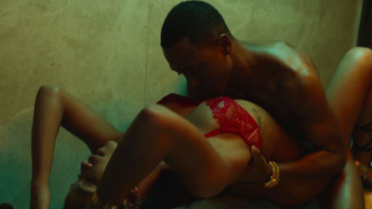 Cassie Ventura with bare tits