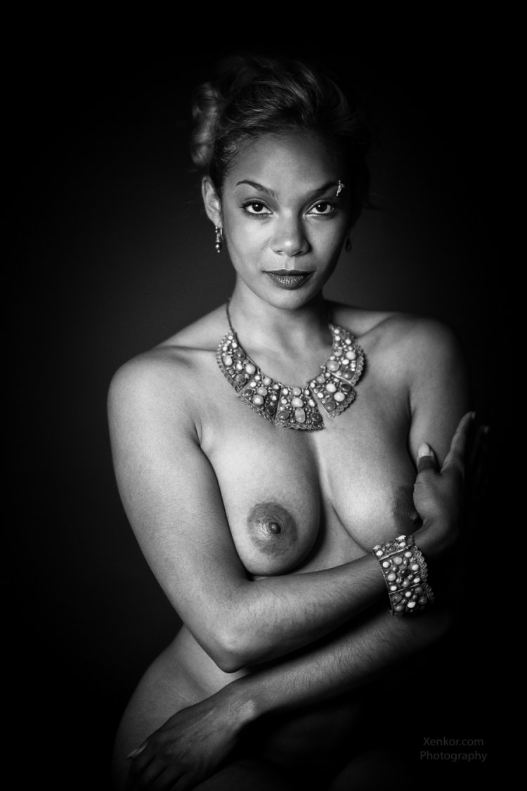 Dark -skinned models of 90s ero