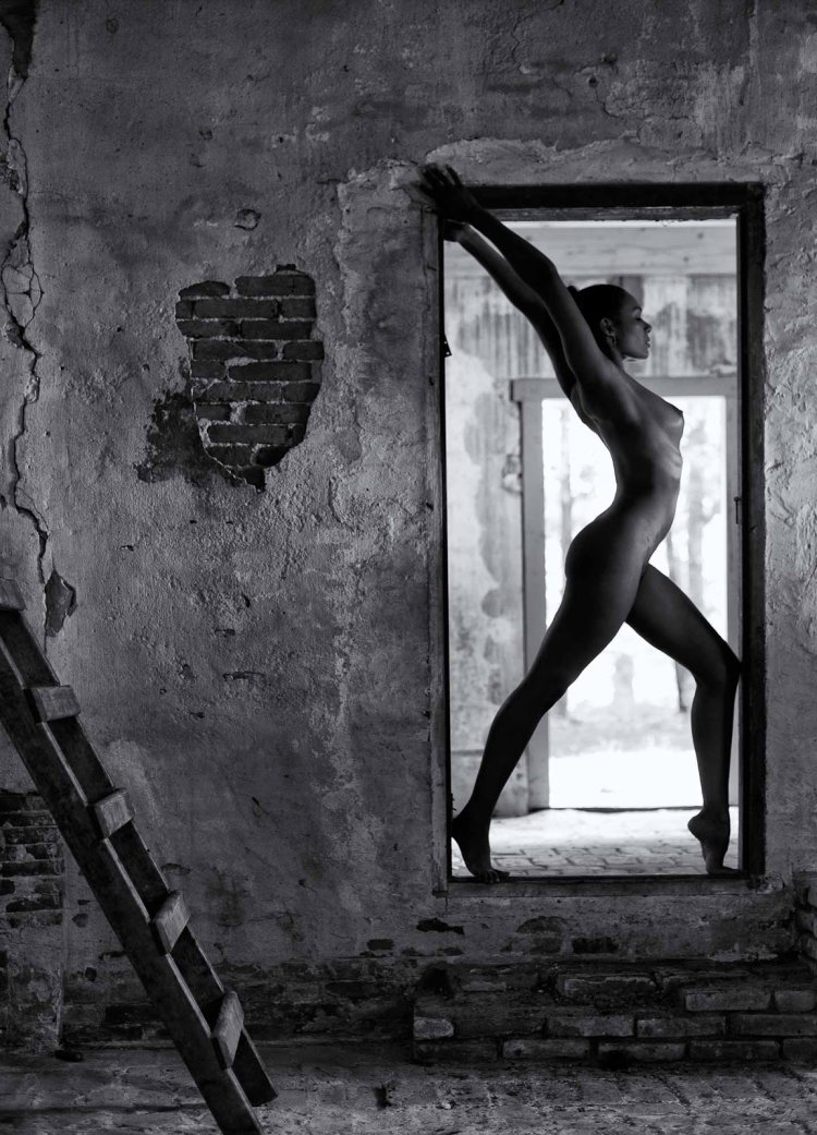 Naked nyakim gvekh naked