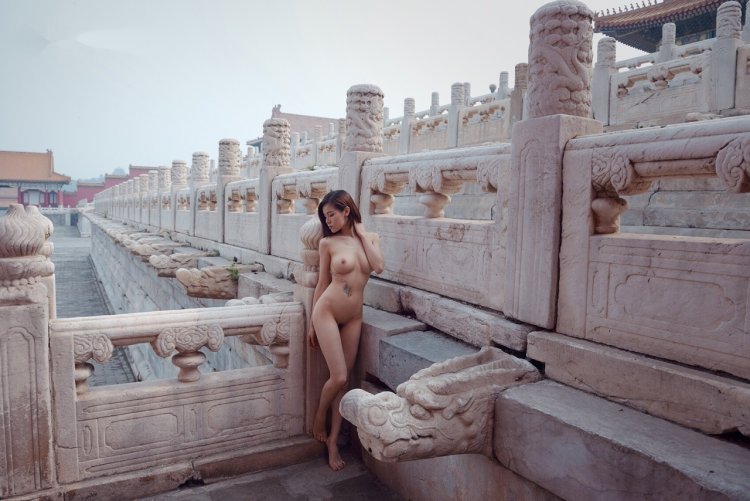 Beautiful naked Chinese women on the lake