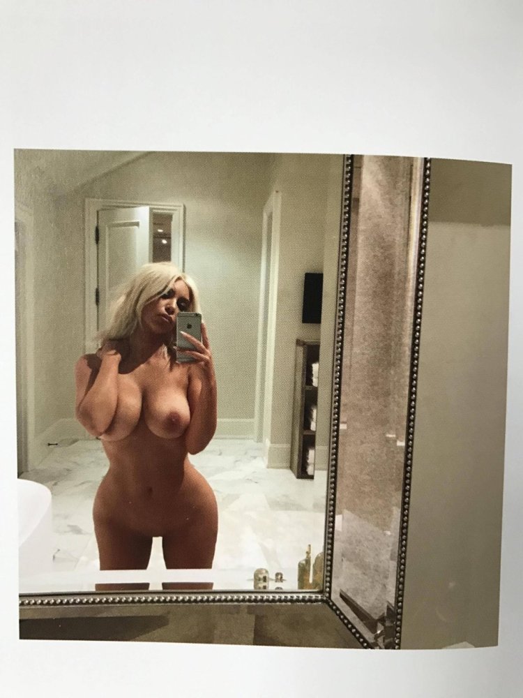Kim Kardashian drain naked