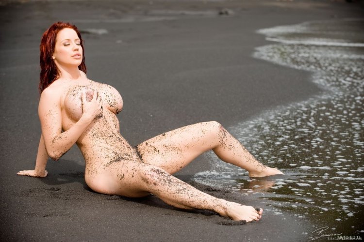 Bianca Beauchamp naked in black