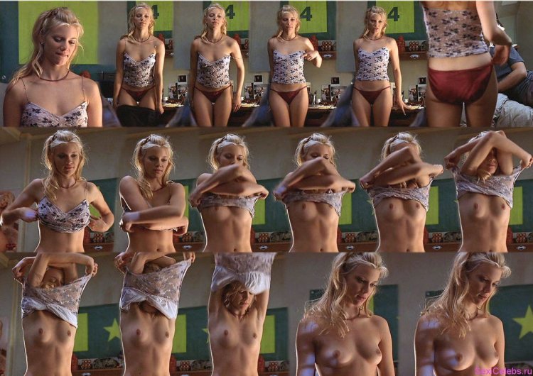 Actress Amy Smart undressed