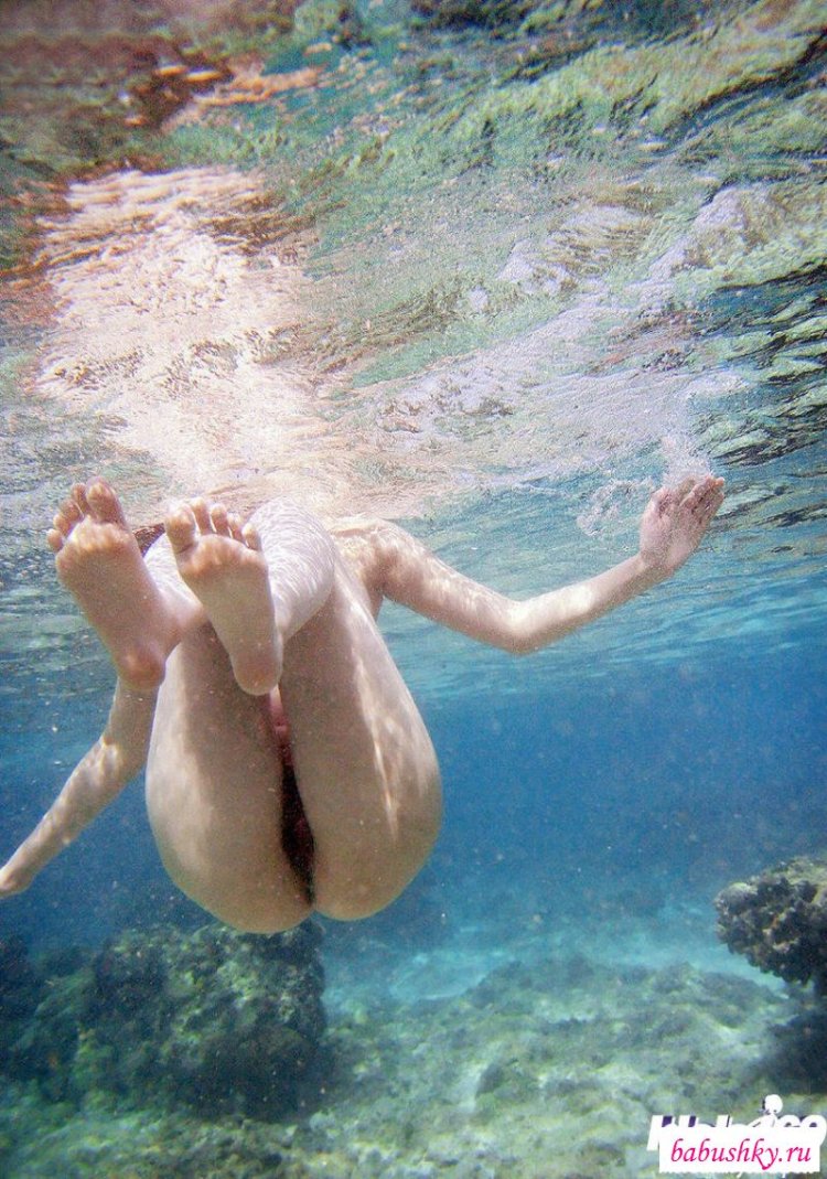 Underwater shooting nude