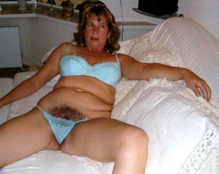 Mature Woman Bra and Panty Stringimature