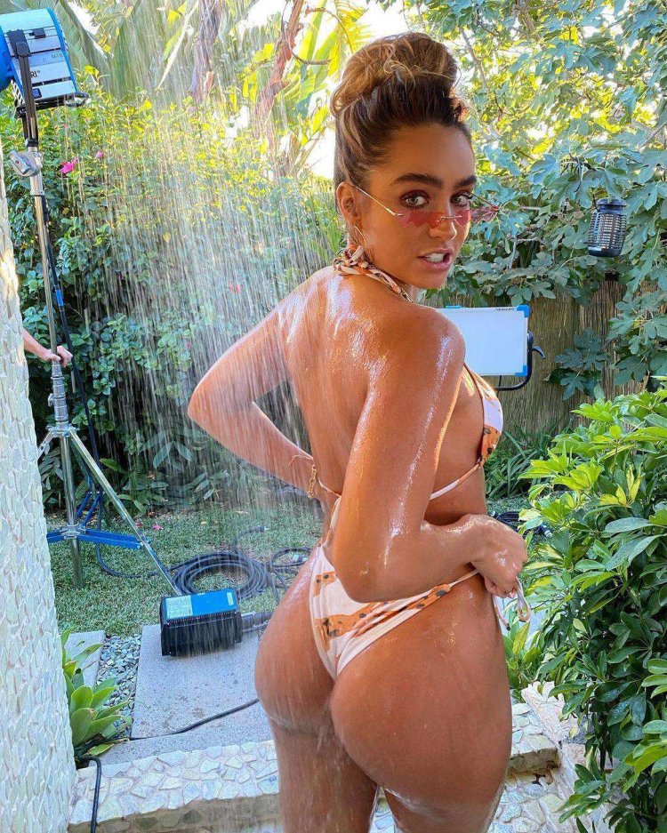 Sommer Ray (Sommer Ray) Naked in full height