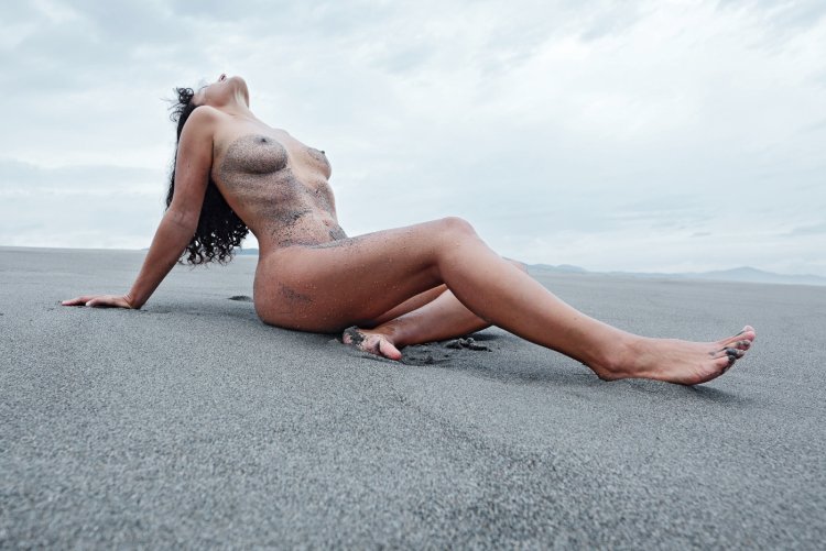 Olga Alberti Model Toples