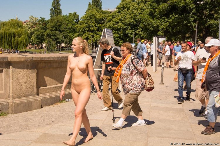 Naked in Rossnude in Public Russians Nip
