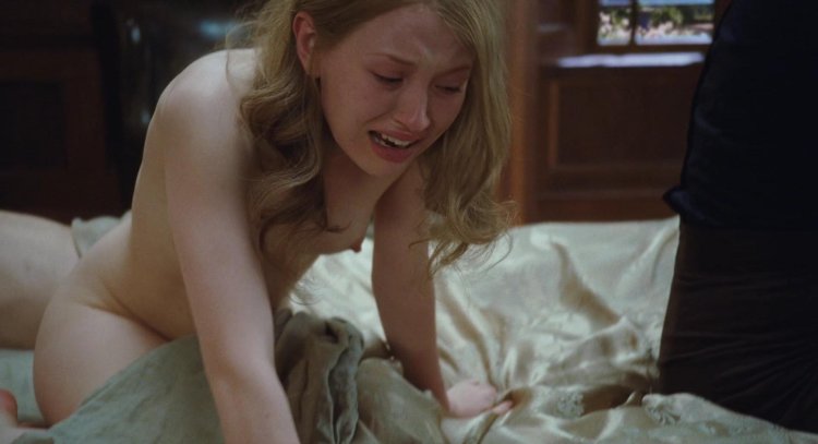 Actress Emily Browning Naked