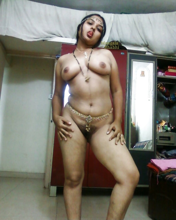 Sexy Indian Bhabhi undresses a girl
