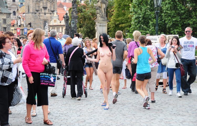 Naked Nicol Vanilla in the Park Nip Activity