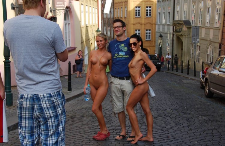 Naked Nicol Vanilla in the Park Nip Activity