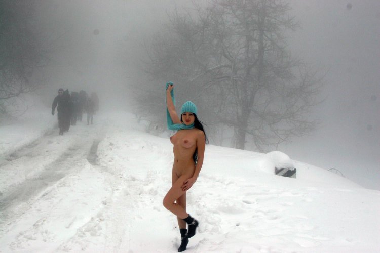 Eva Strauss naked in winter