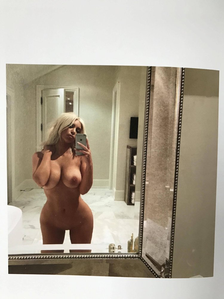 Kim Kardashian nude