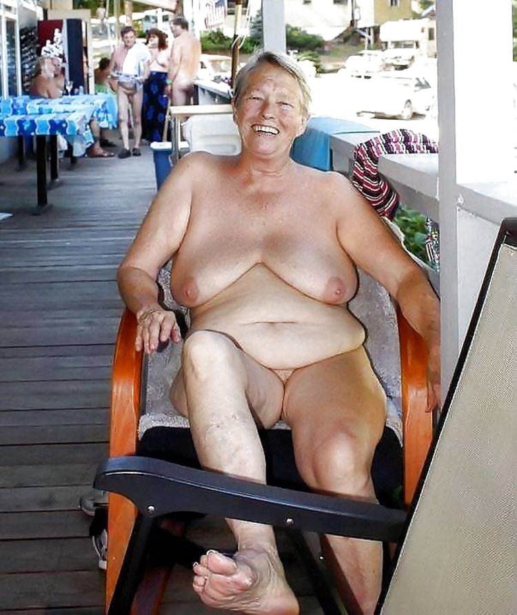 Elderly women are naked