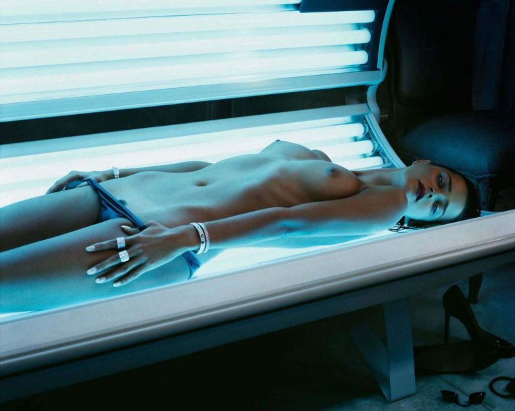 Huge tits in solarium