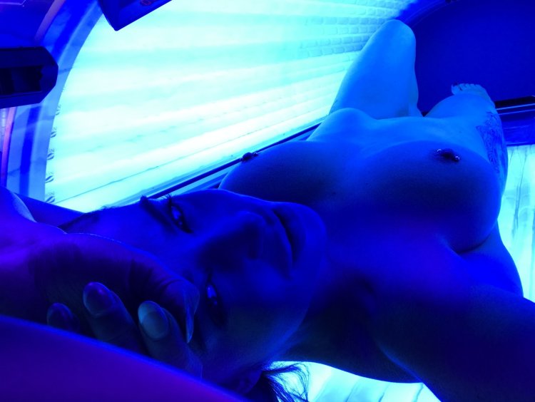 Naked Susana Spears in the solarium
