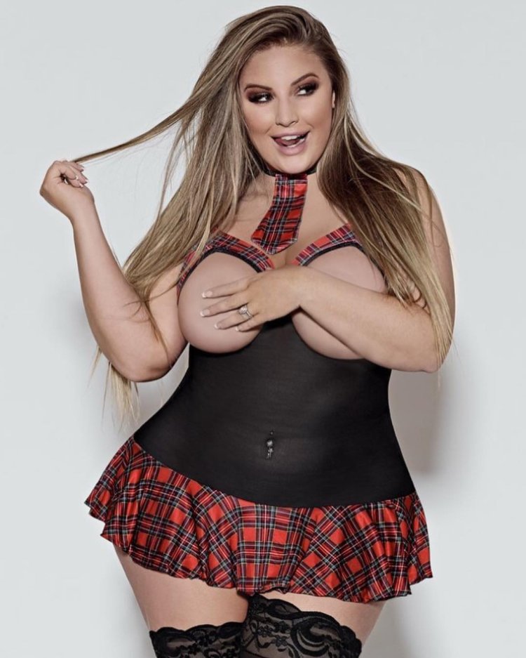 Ashley Alexis Saiz plus Erotika