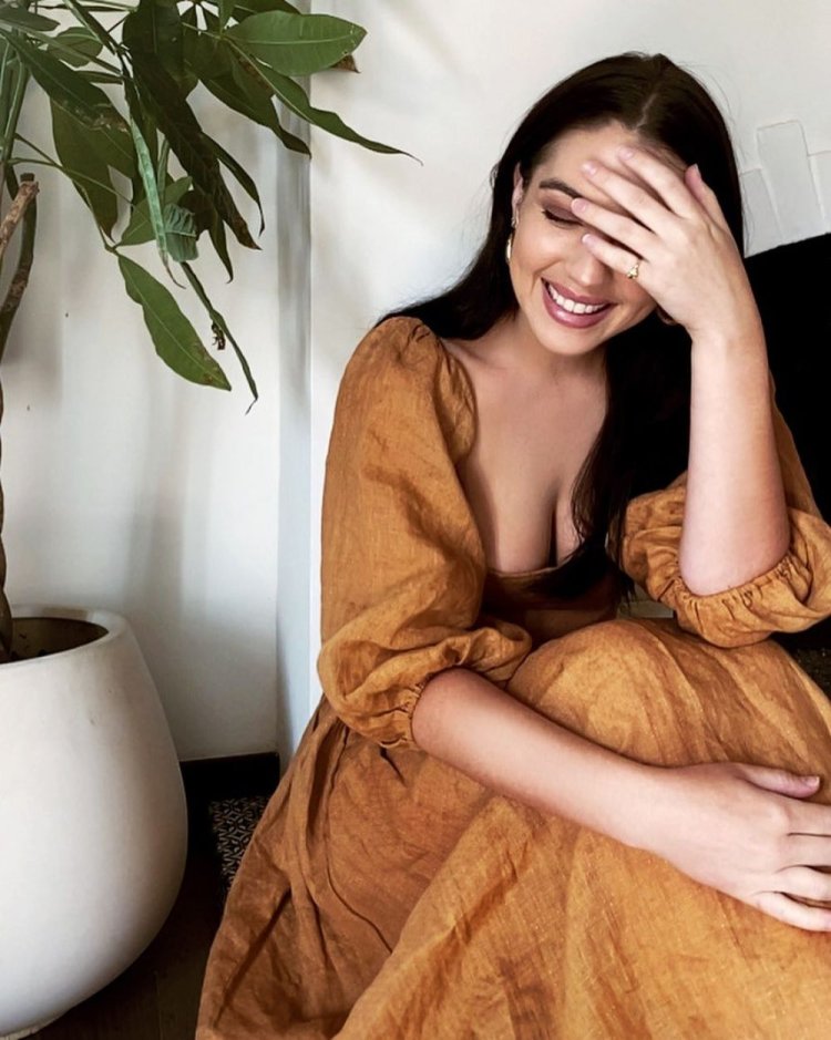 Adelaide Kane of the photo shoot