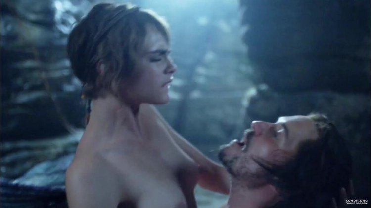 Cara Delevingne lesbian scenes