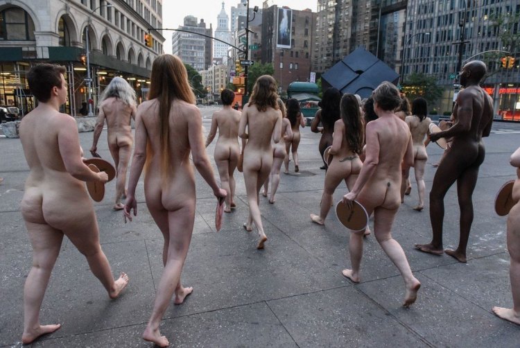 Modern picture crowd nude