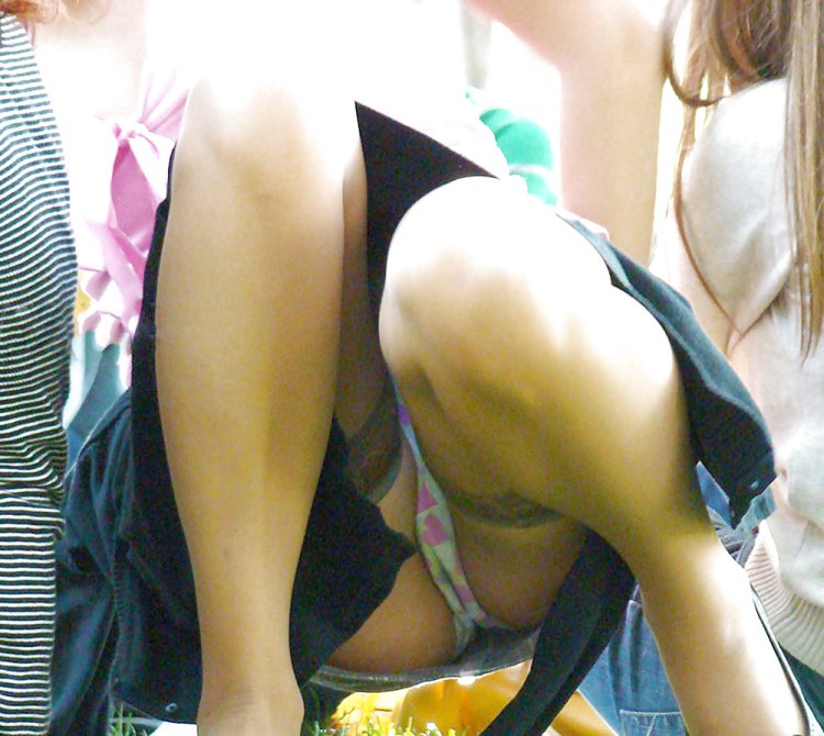 Chinese women DIRTY UPSKirt wear