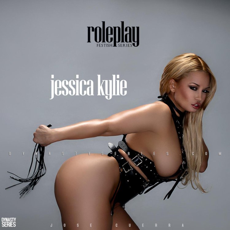 Jessica Kylie shakes with boobs