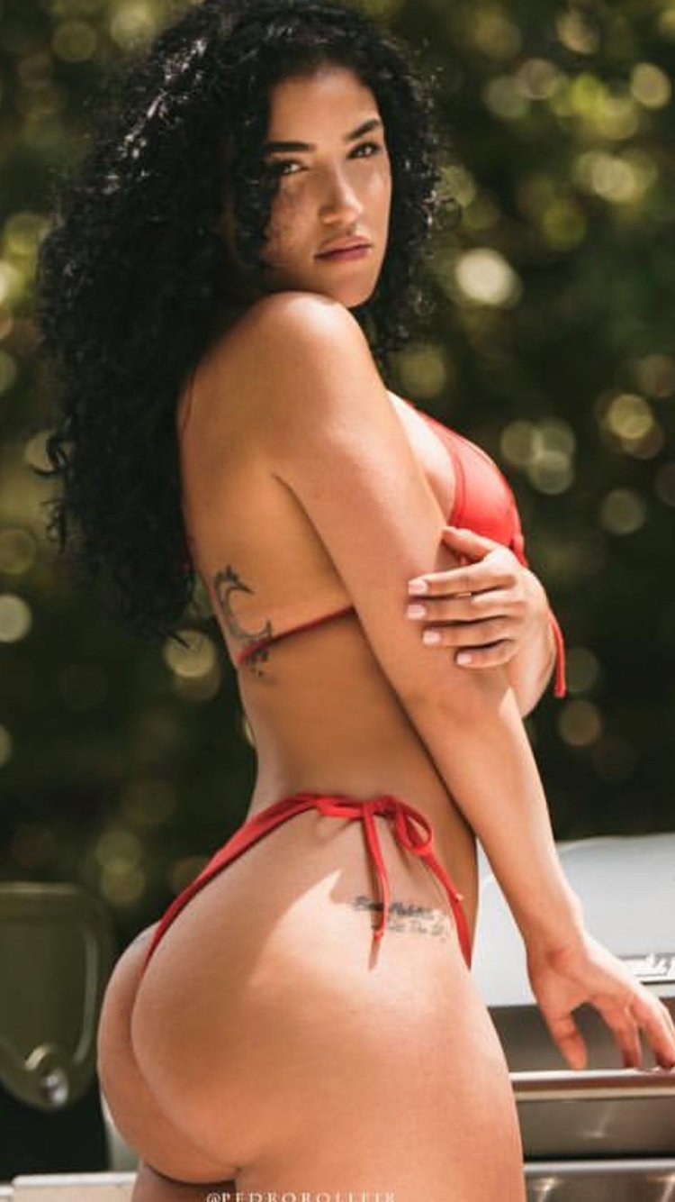 Naked woman photographer