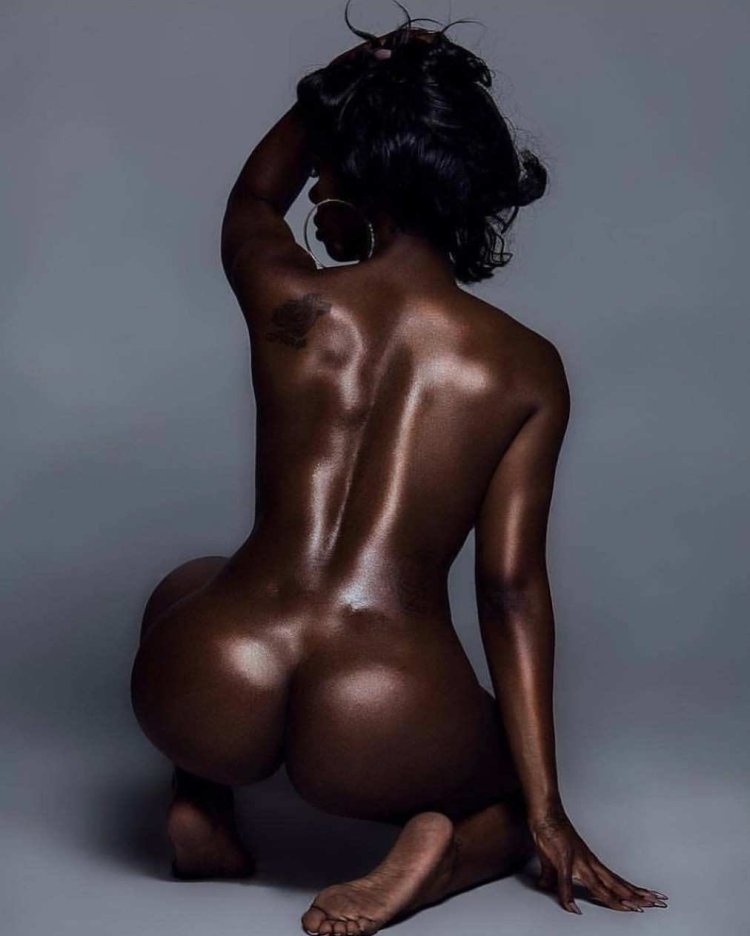 Красивая попа негритянки