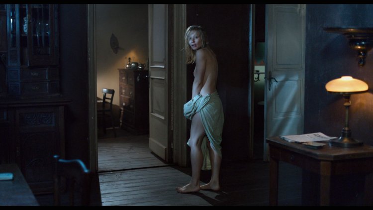 Julia Peresild films nude