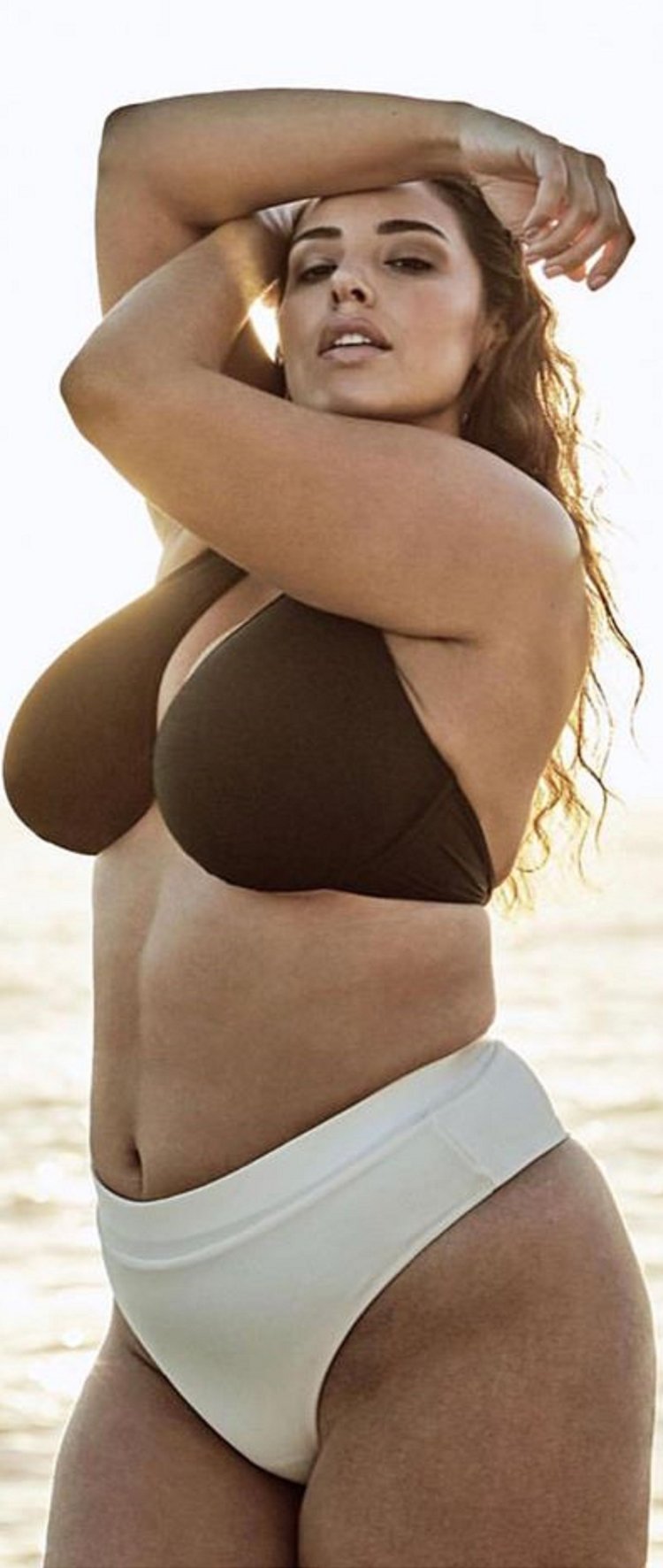 Supermodel plus saz naked