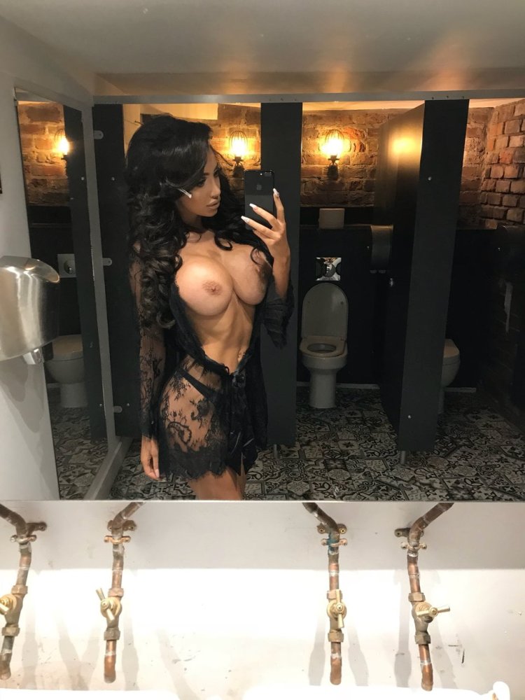 Chloe Khan) nude selfie