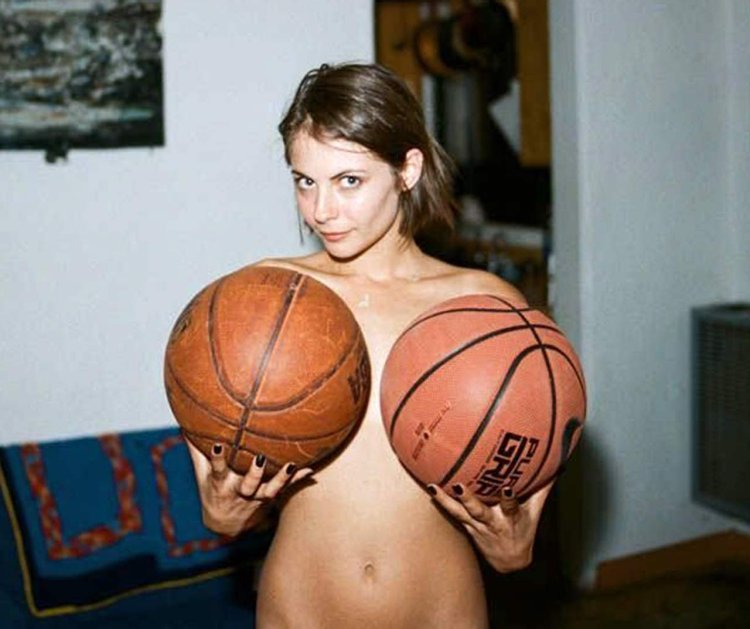 Willa Holland Sexy naked