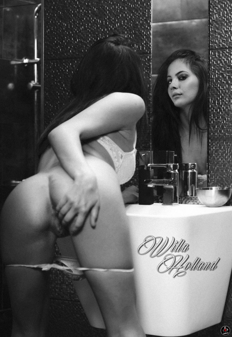 Actress Willa Holland XXX