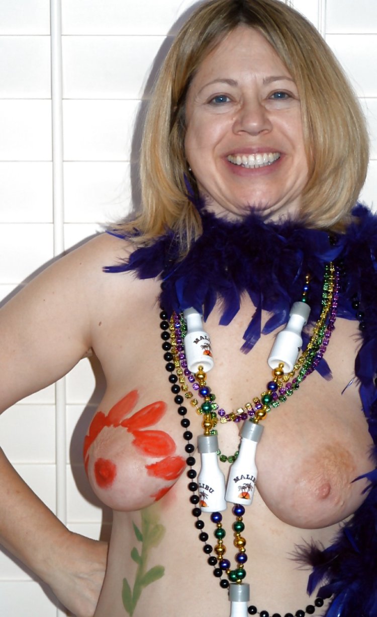 Tits with the holiday pictures