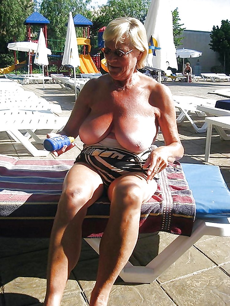 Grandmother in bikini tits can be seen