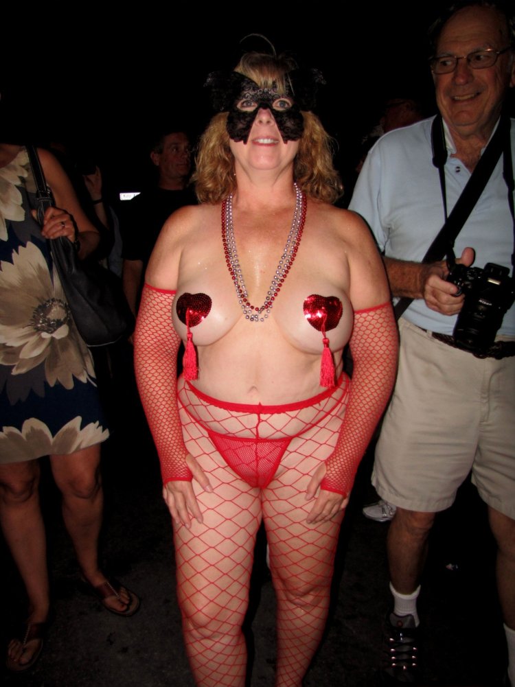 Naked old women on Ki West Fantasy Fest