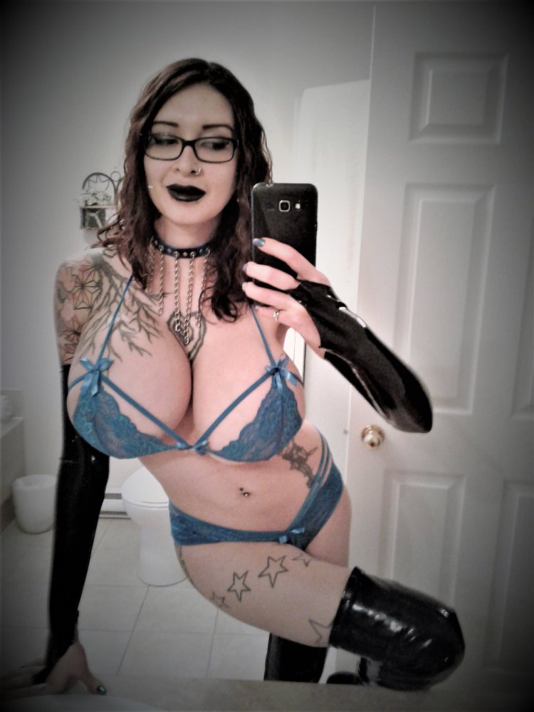 Big Tits Ariane Saint Amour