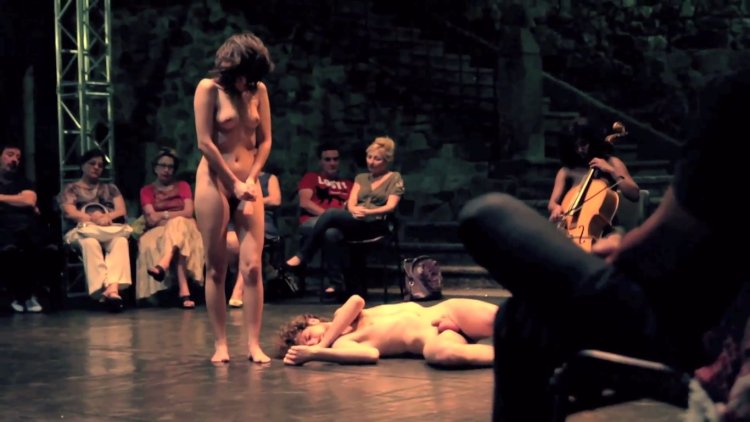 Nakedsstage. Stage on stage