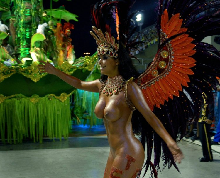 Viviana Castro Naked on the Carnival