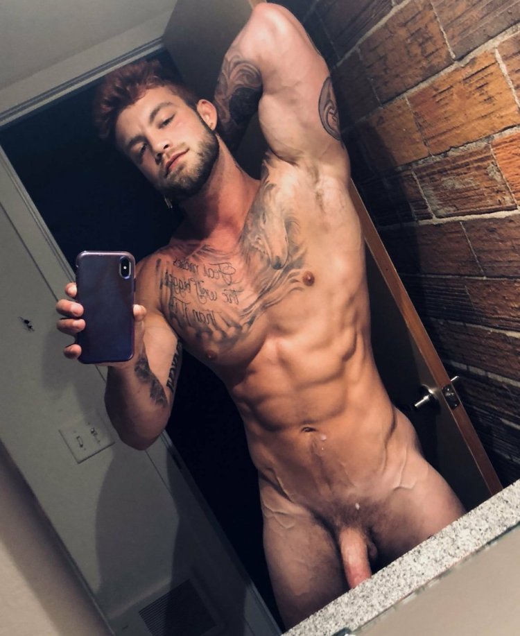 Naked guy in front of the mirror