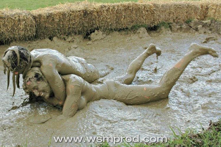 Sexy Girl Covered with Mud Toys Her Cunt with A