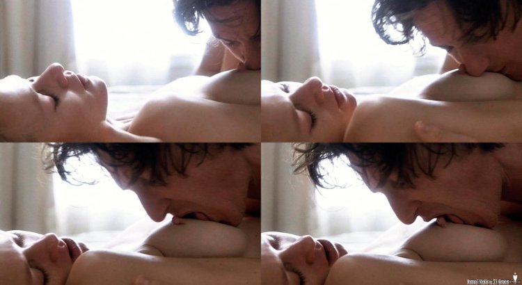 Naomi Watts intimate scenes