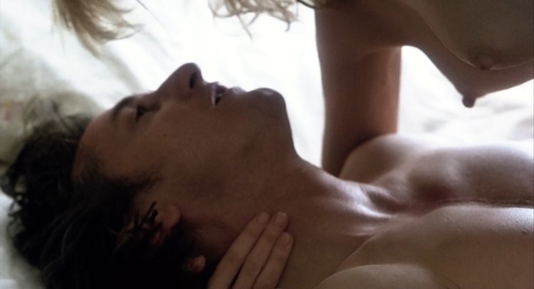 Naomi watts naked breasts