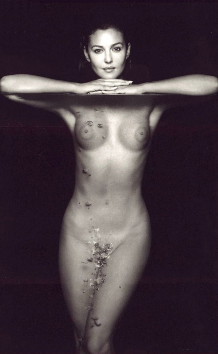 Monica Bellucci photo naked
