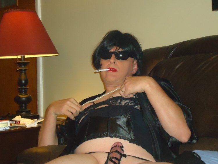 Transvestites and crossdressers in tights