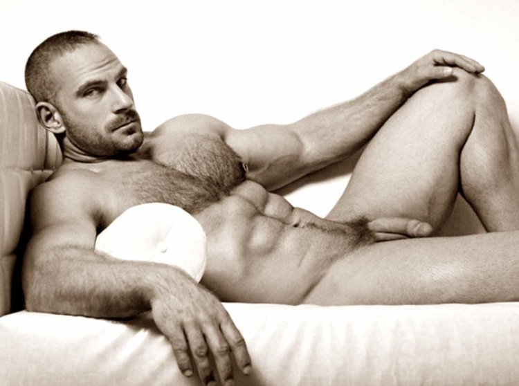 Jason Momoa is completely naked