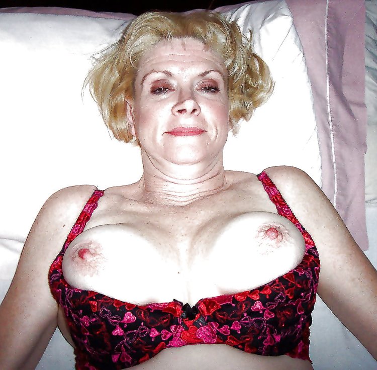 Elderly women are naked