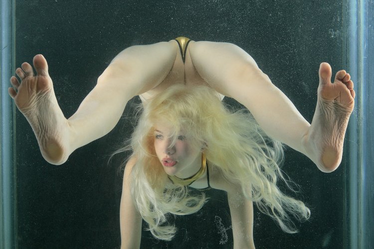 Julia Güntel Zlata Naked