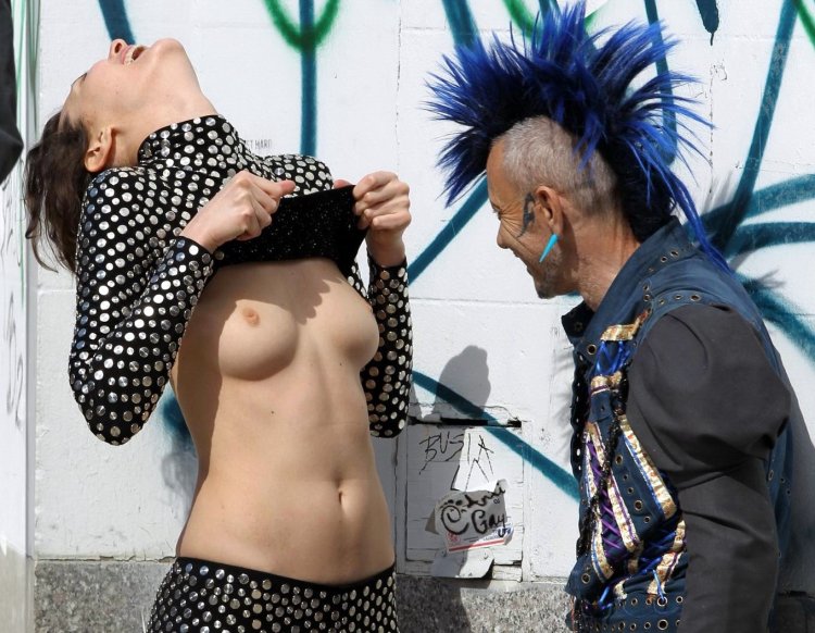 Shalom Harlow Showing Off Her Boobs to a Punker